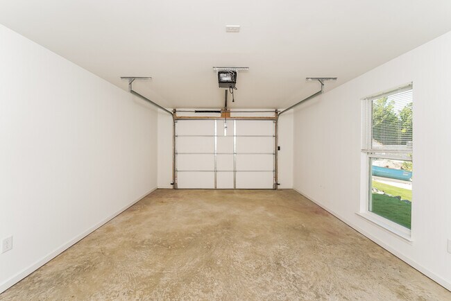 Building Photo - Inviting 3-Bedroom Home in Odenville, AL