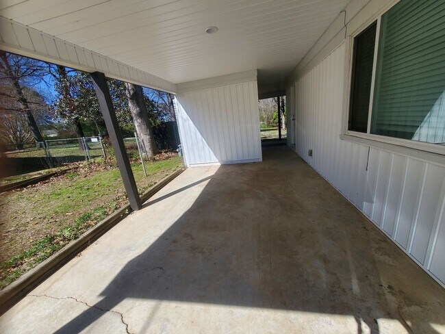 Building Photo - Contact Property managers Jeff and Tonia Rollins 501-626-9917