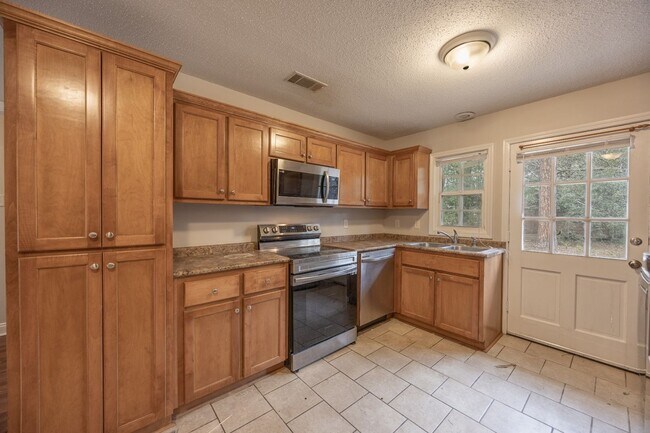 Building Photo - 315 Brannen St