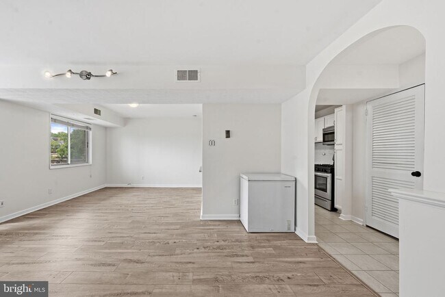 Building Photo - 5340 Holmes Run Pkwy