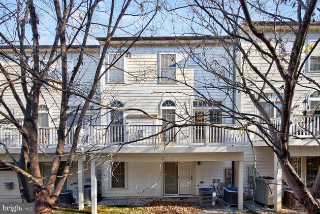 Building Photo - 6 Sharpstead Ln