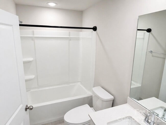 Building Photo - 2019 Red Ash Dr