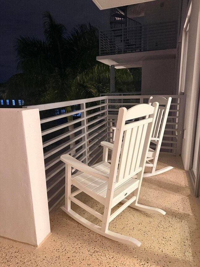 Building Photo - 111 SE 1st Ave