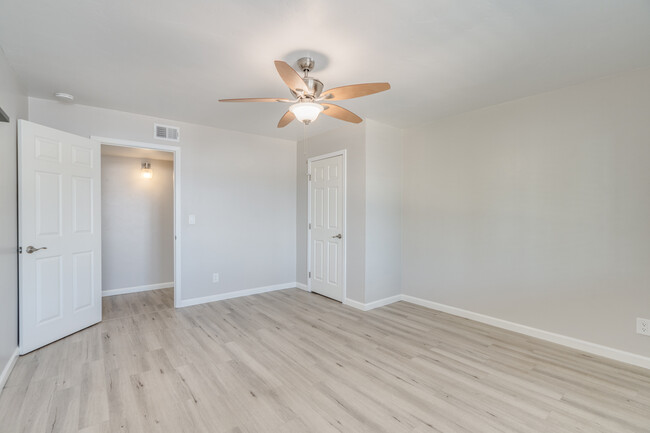 Building Photo - 6842 N Camino de las Brisas