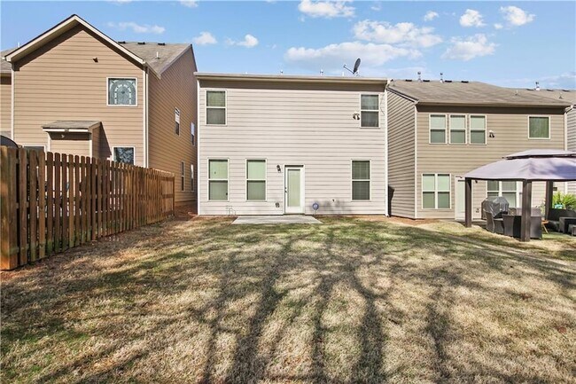 Building Photo - 5090 Breezewood Cir