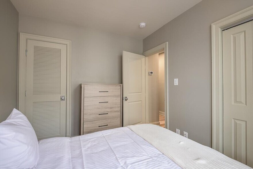 Building Photo - 2100 Newport Pl NW