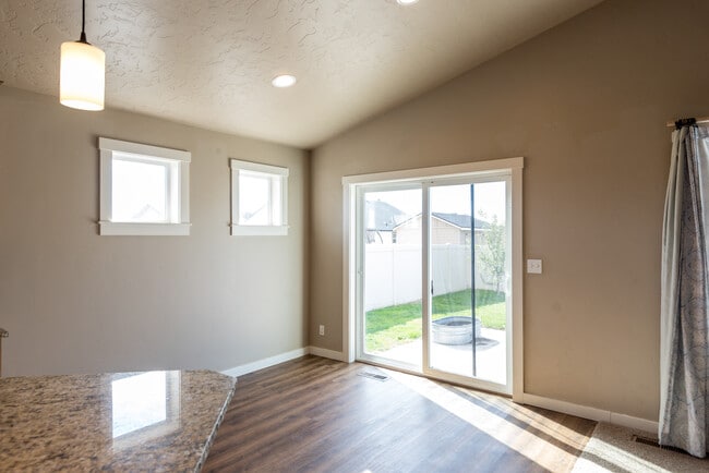Building Photo - 2803 Tamarack St