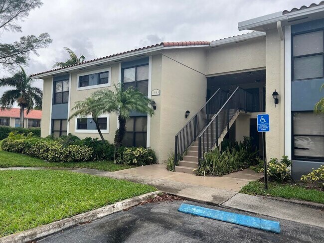 Building Photo - 1453 Lake Crystal Dr