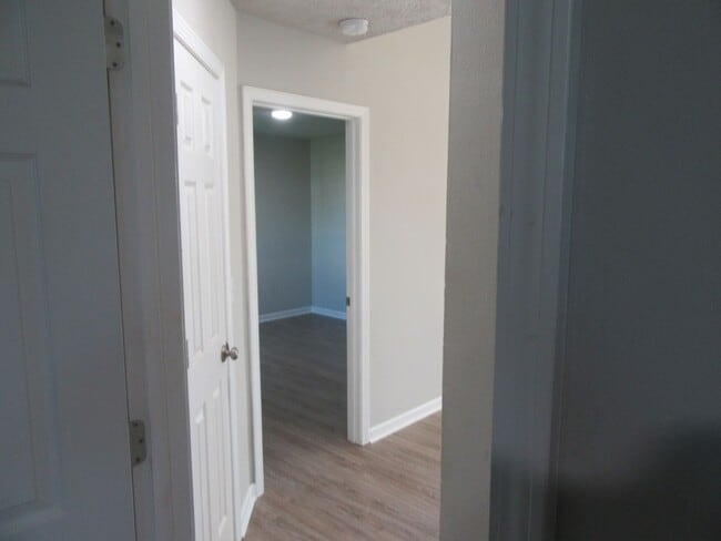 Building Photo - 1300 Grace Ave