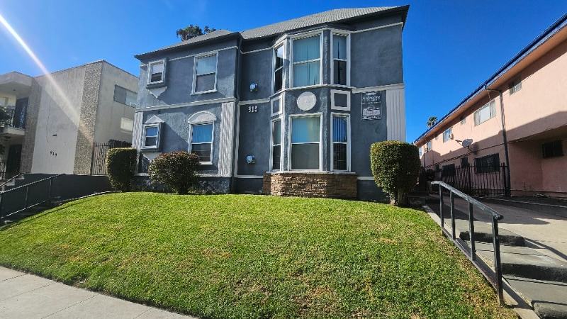 Building Photo - 915 S Ardmore Ave