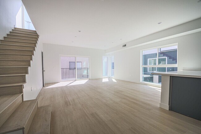 Building Photo - Luxury 2026 Townhomes with Massive Bedrooms + Decks with Views