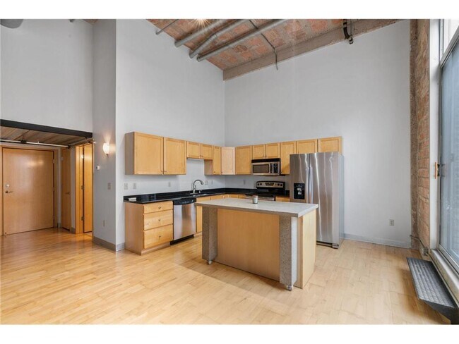 Building Photo - 521 S 7th St