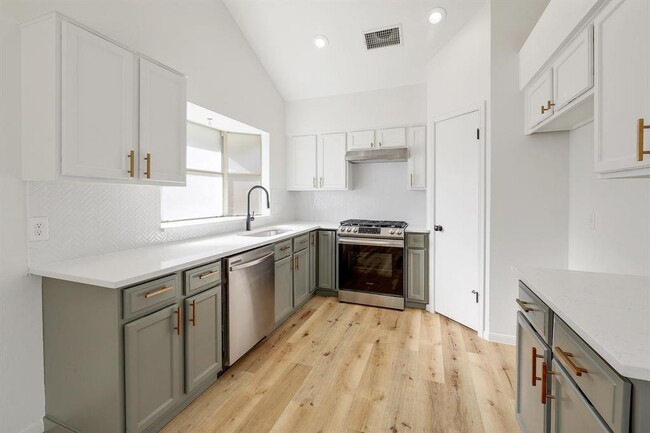 Building Photo - 1205 Rambling Trail