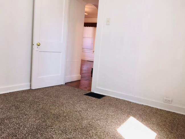 Back bedroom - 3025 Crescent Ave
