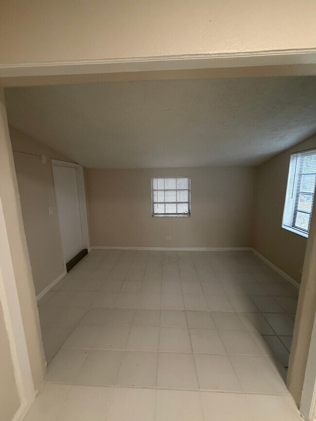 Building Photo - 3391 NW 18th Pl