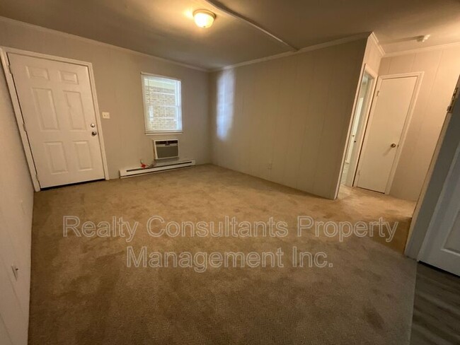 Building Photo - 113 Cox Ave