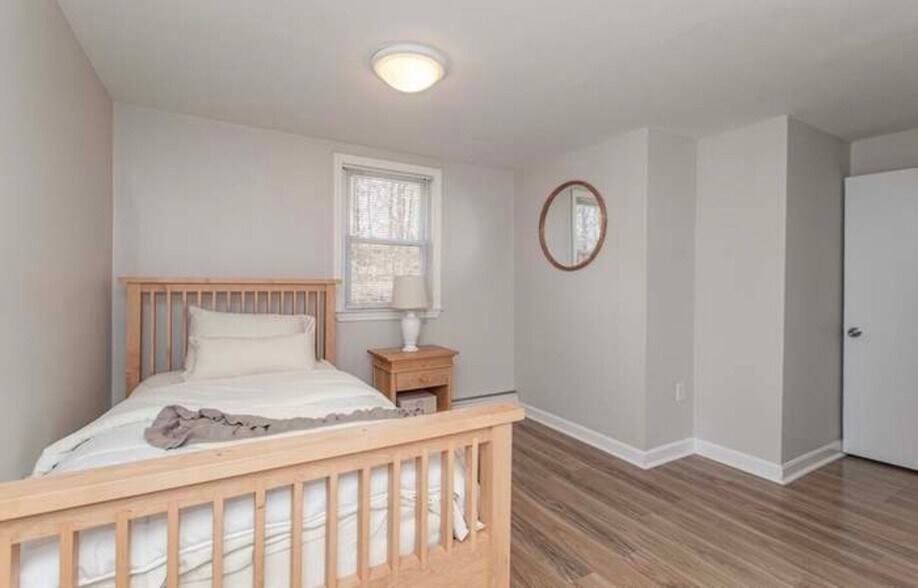 Building Photo - 215 Blue Hill Dr