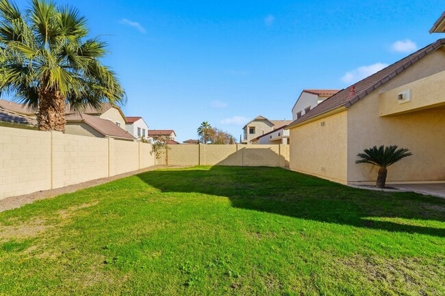 Building Photo - Beautiful 3-bedroom, 2-bathroom residence in the lively city of Mesa, Arizona!