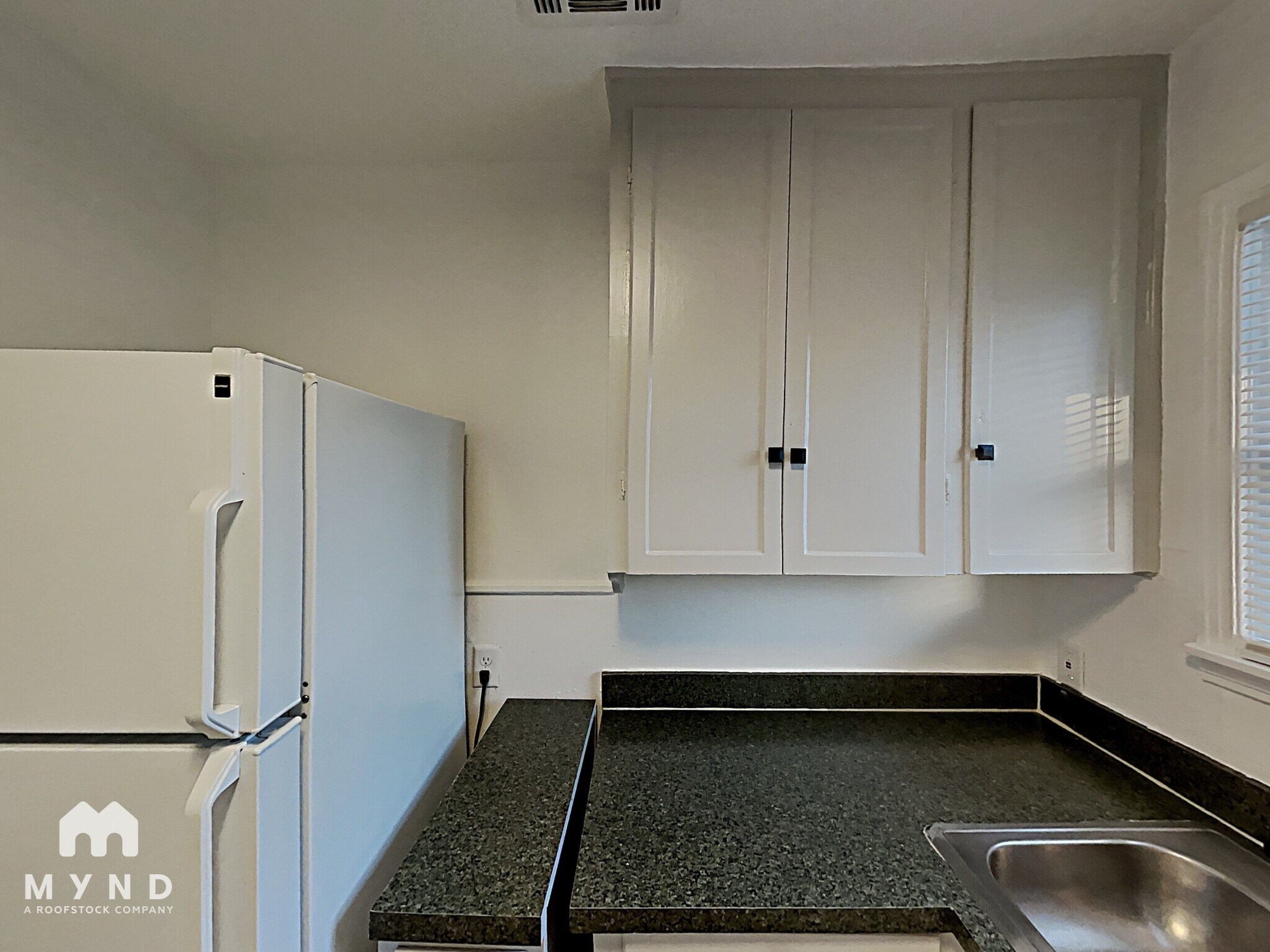 Building Photo - 401 N Montclair Ave