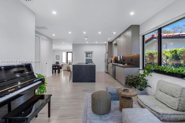 Building Photo - 1543 Bird Rd