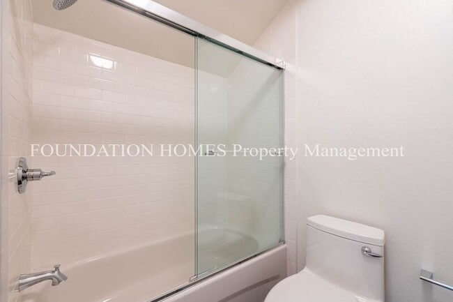 Building Photo - 74 Windstone Dr