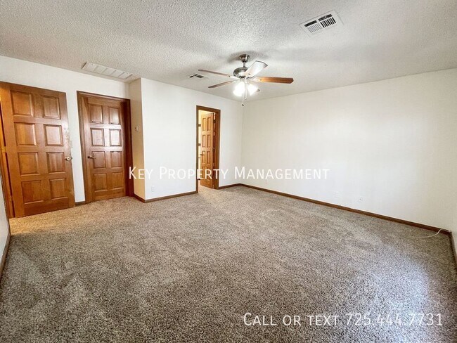 Building Photo - TWO STORY 4 BEDROOM WITH POOL NEAR SPRING ...