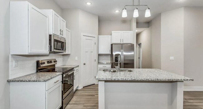 Building Photo - Don't Miss Out on this beautiful Duplex!