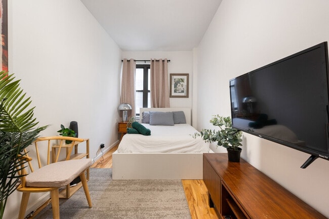 Building Photo - 42 Lexington Ave