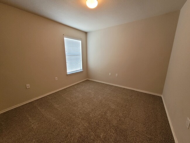 Building Photo - 11012 Liberty Farms Dr