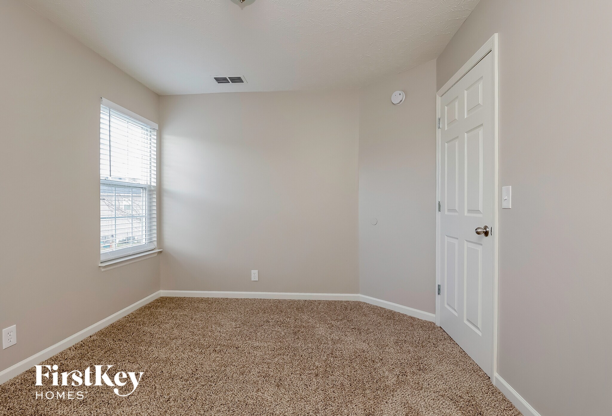 Building Photo - 1304 Sunray Dr