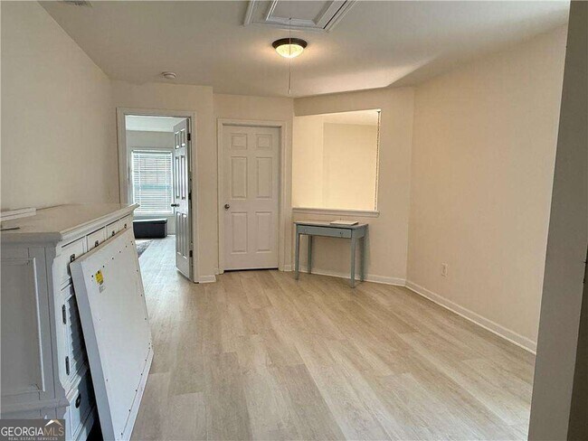 Building Photo - 5940 Bentley Way