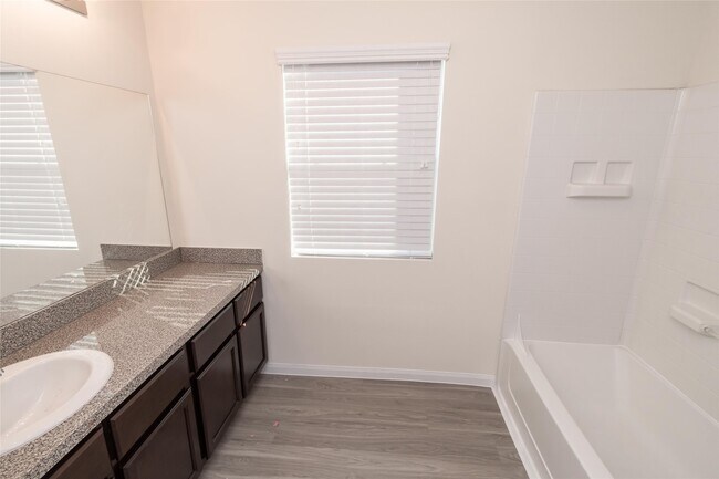 Building Photo - 5535 Plantation Forest Dr