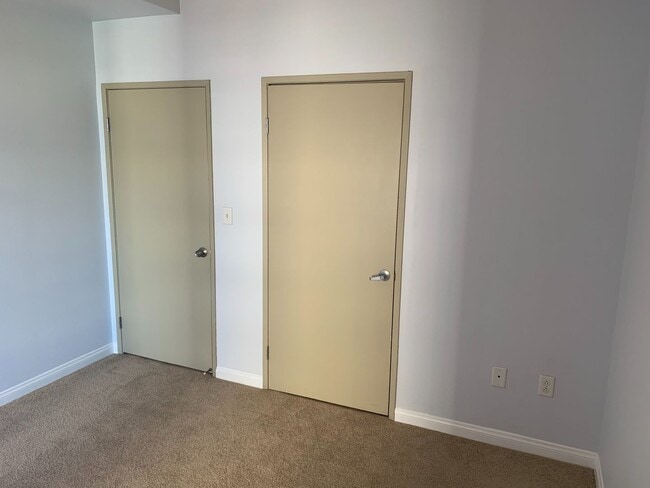 Building Photo - Beautiful 2 Bed + 2 Bath Long Beach Condo ...