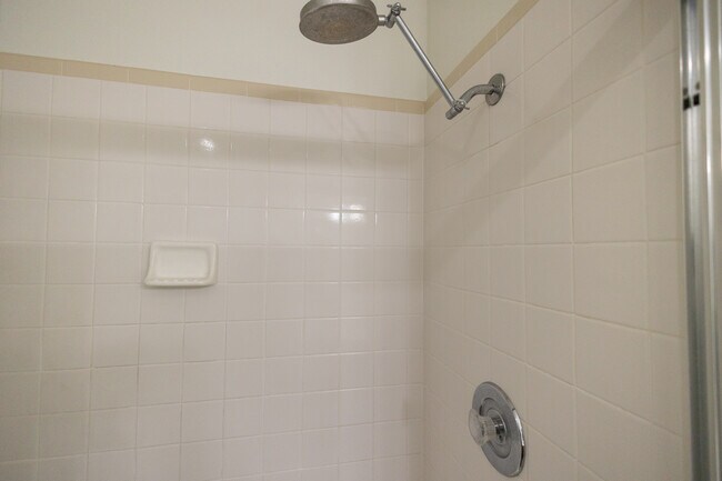 Building Photo - 164 S Silverwood Way