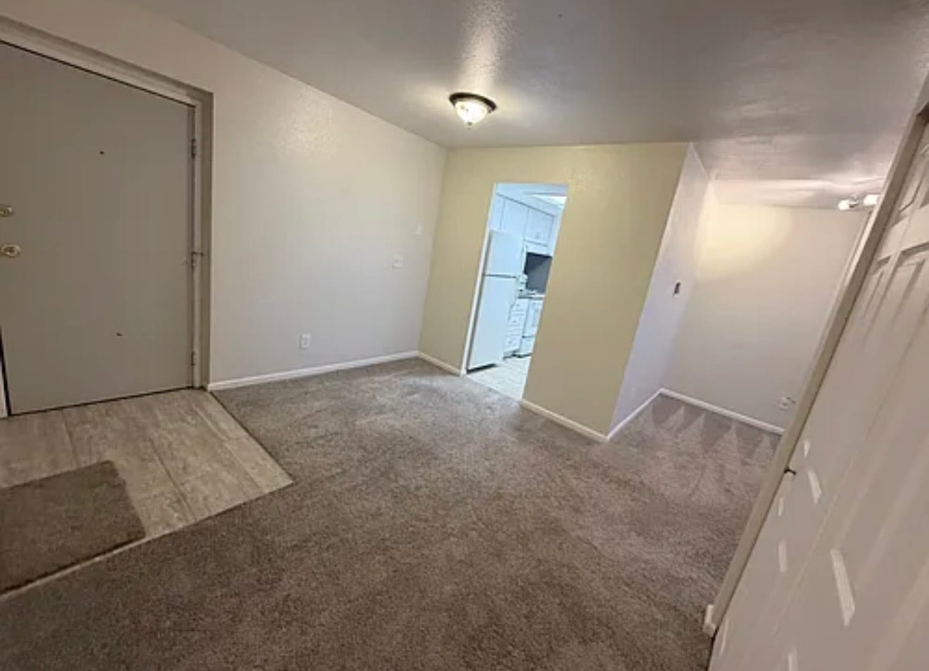 Building Photo - 1150 Golden Cir
