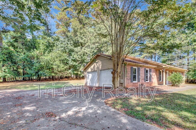 Building Photo - 110 Deer Chase