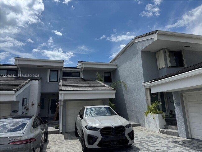 Building Photo - 336 Poinciana Island Dr