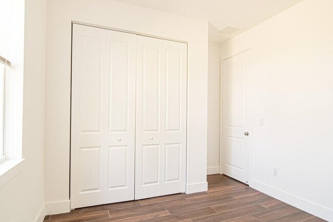 Building Photo - 15061 Brainbridge Cir