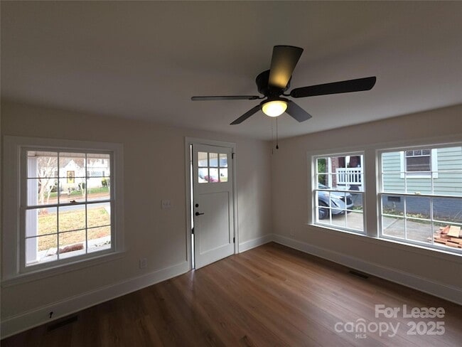 Building Photo - 1953 Woodcrest Ave