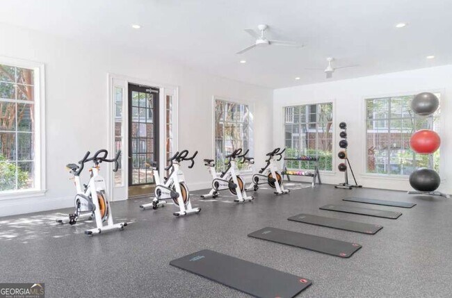 Building Photo - 2500 Shallowford Rd