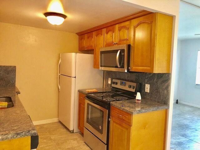 Building Photo - 1067 Cornwall D