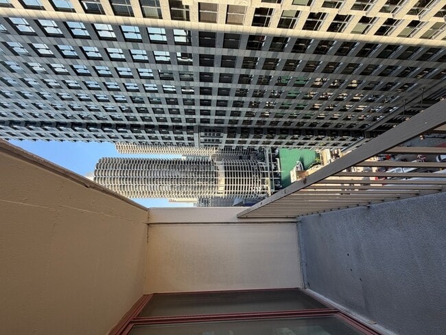 Building Photo - 200 N Dearborn St