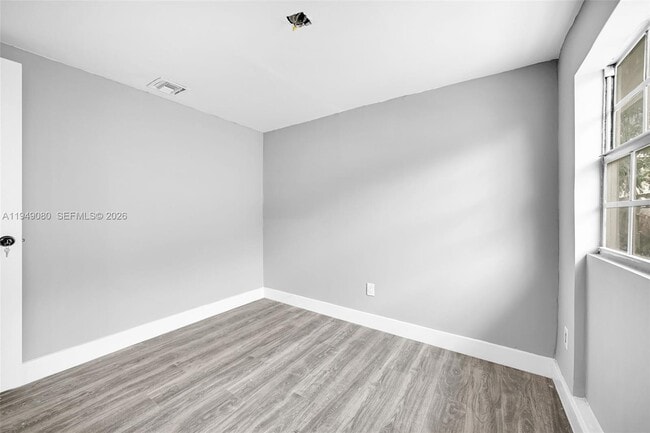 Building Photo - 645 NE 149th St