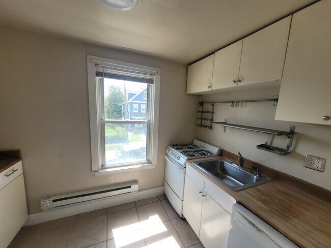 Building Photo - 14 E Overlea Ave