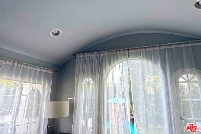 Building Photo - 1245 N Orchard Dr