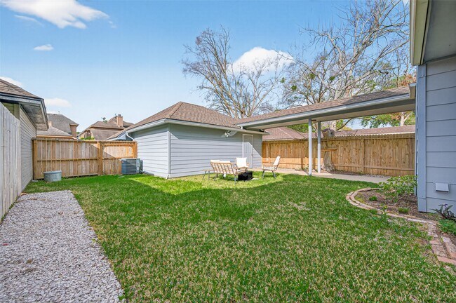 Building Photo - 6635 Queensclub Dr