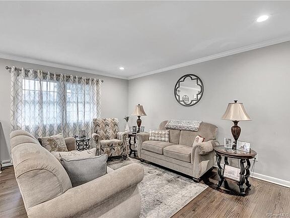 Building Photo - 35 Delwood Rd