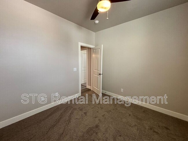 Building Photo - 857 S 4380 W