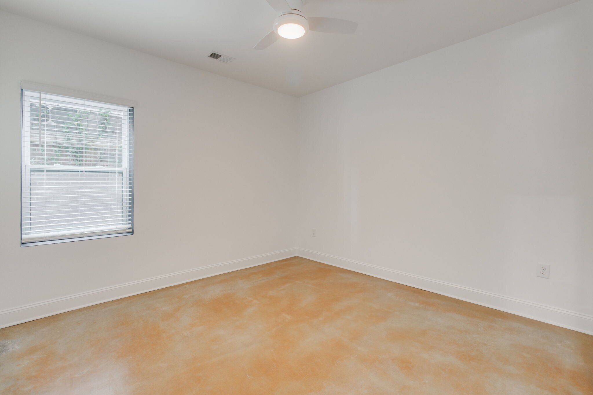 Building Photo - 133 Harden St