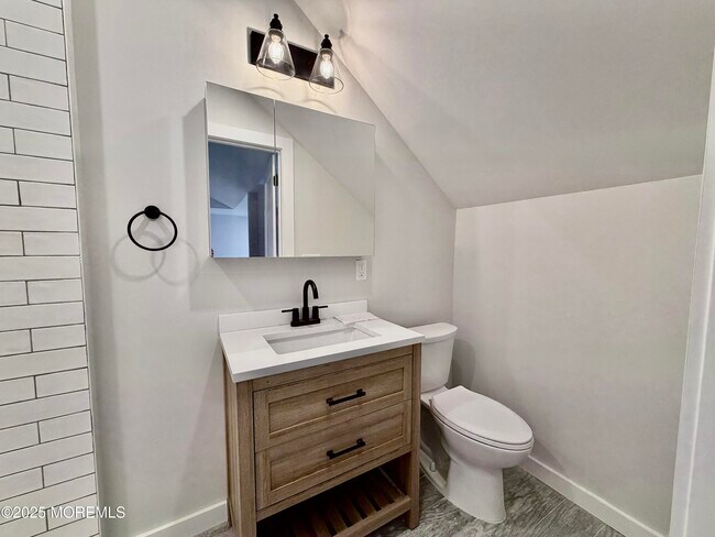 Building Photo - 110 4th Ave